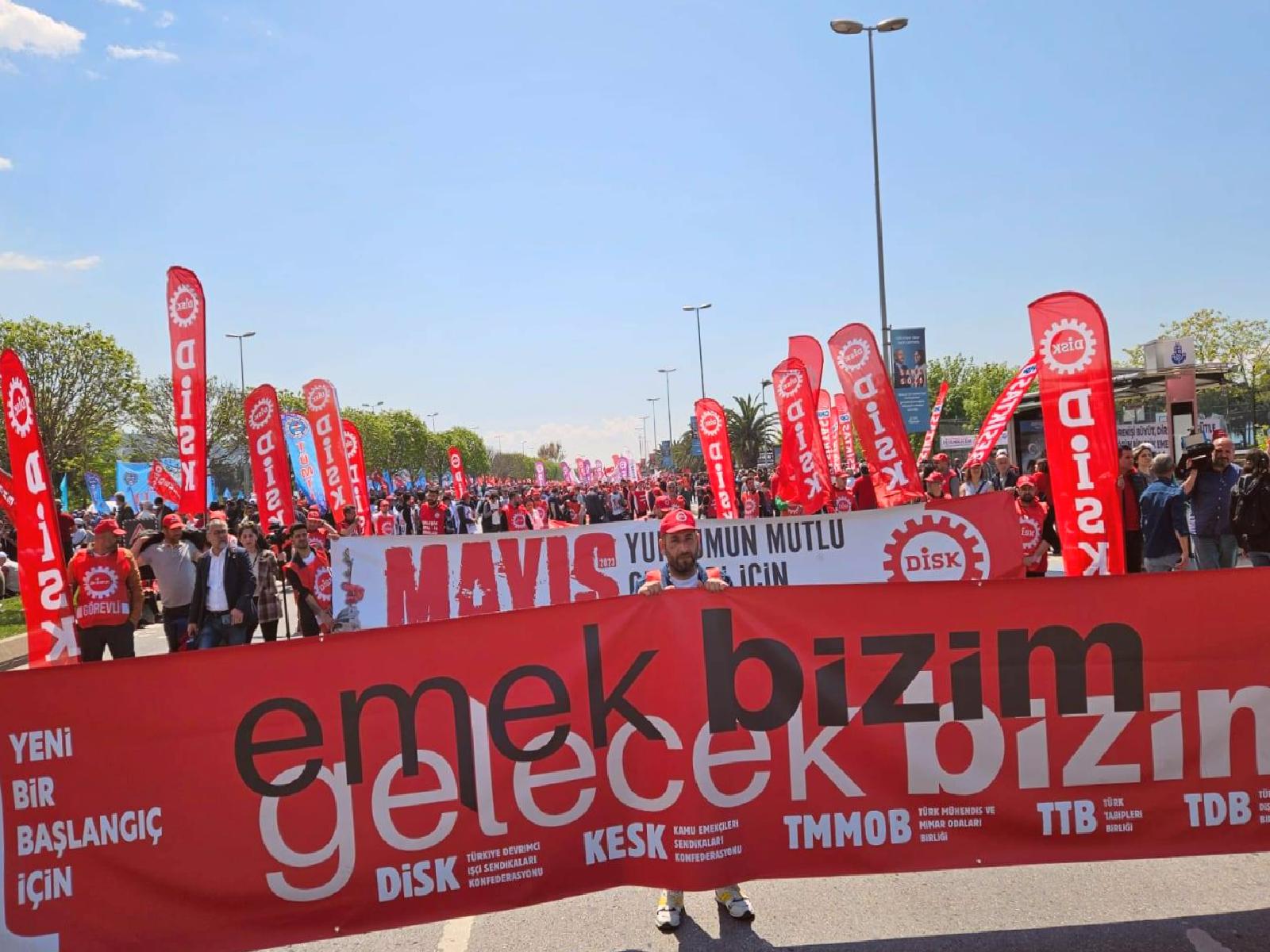 1 Mayıs Ülke Genelinde Kutlanıyor, Taksim’de Gözaltılar Var!