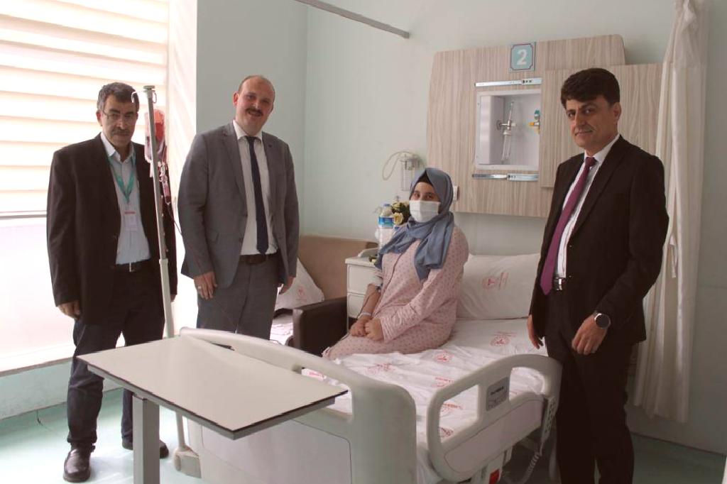 Bursa’da Bir Birinci: Kasıktan Anjiyo Tekniği İle Yapay Kalp Kapağı Ameliyatı