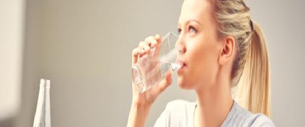 “Kadınlar günde 10, erkekler 14 bardak su içmeli” (Dehidrasyon tehlikesine dikkat!)